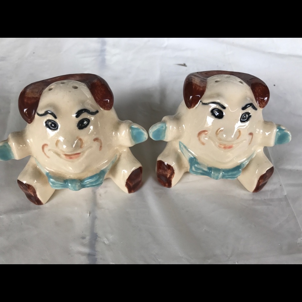 Humpty Dumpty type character Salt&Pepper shakers